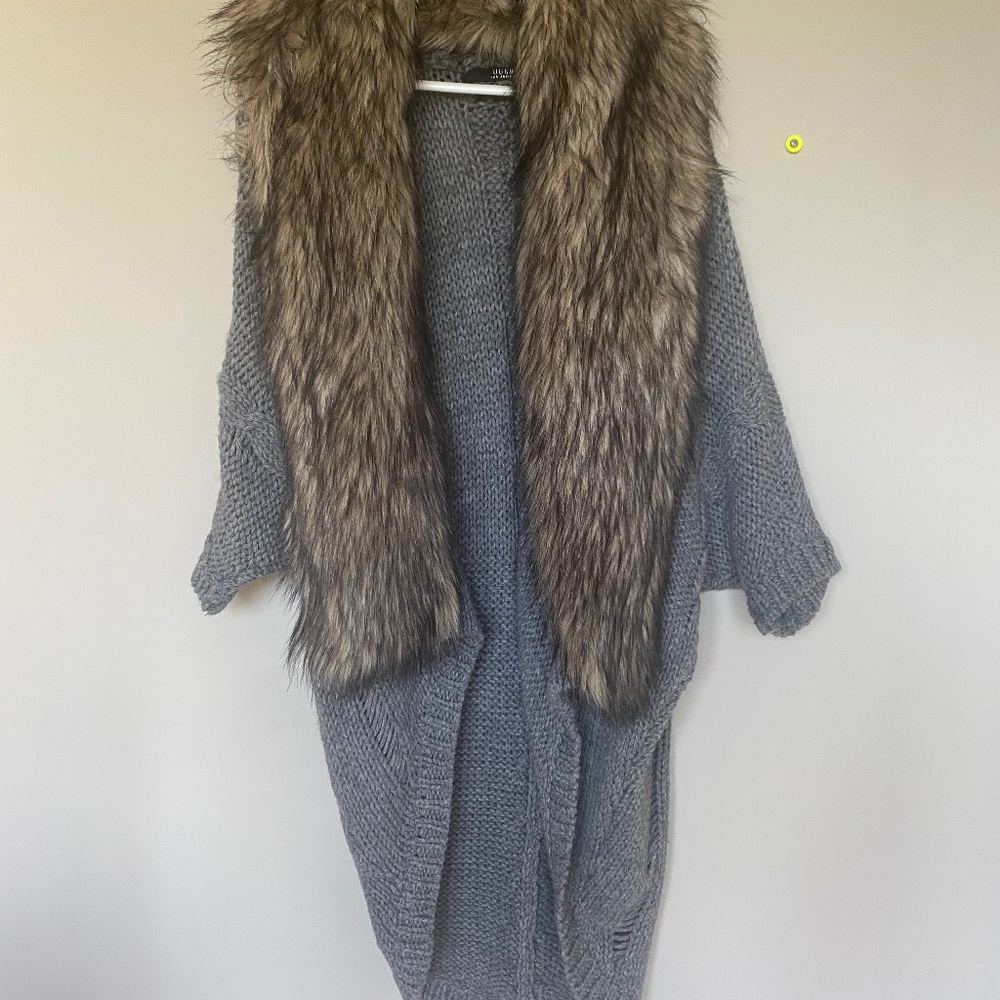 Guess Sweater With Faux Fur Collar. Size XS